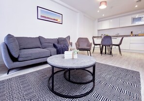 Living area - Salford - 2 Bed Apartment - Sleeps 4 - Wifi (Salford)