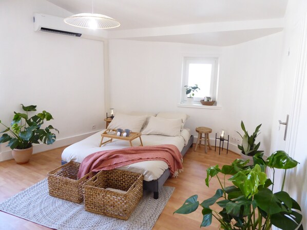 1 bedroom, desk, iron/ironing board, free WiFi - La Maison du Château, quiet and central (Tournon-sur-Rhône)