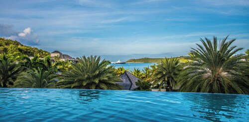 Villa Serena - Stunning 3 bedrooms with Pool and Ocean View