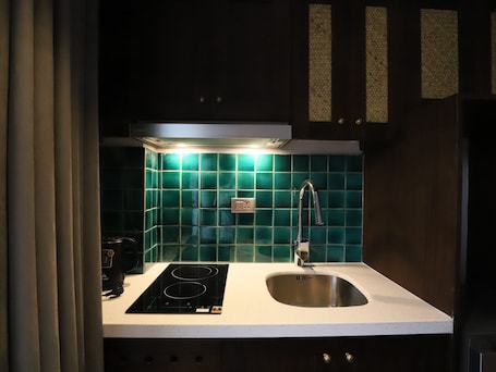 Mini-fridge, microwave, oven, stovetop