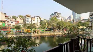 Luxe appartement, uitzicht op meer | Uitzicht vanaf balkon