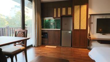 Luksusleilighet, utsikt mot innsjø | Eget kjøkken | Minikjøleskap, mikrobølgeovn, kokeplater og vannkoker