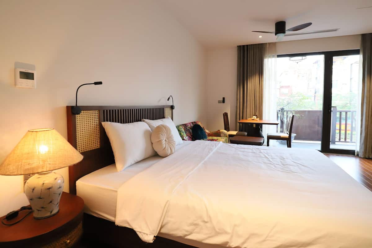 1 bedroom, desk, free WiFi, bed sheets