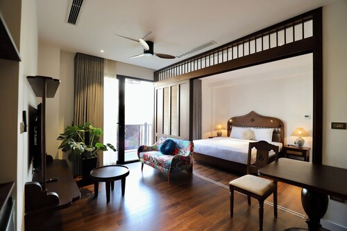 Maison Nha Truc Bach Lake