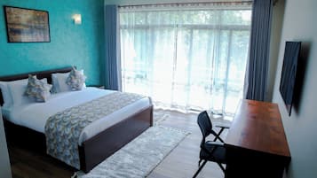 Business Double Room | Premium bedding, pillow-top beds, in-room safe, individually decorated