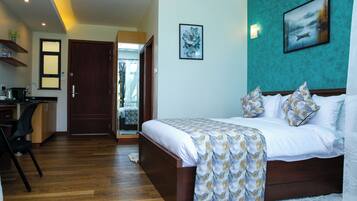 Business Double Room | Premium bedding, pillowtop beds, in-room safe, individually decorated