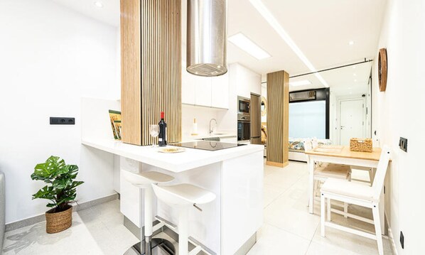 Fridge, microwave, oven, coffee/tea maker - House in Las Palmas de Gran Canaria (Las Palmas de Gran Canaria)