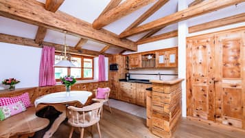 Comfort-Apartment, Balkon | Wohnbereich