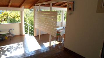 Căn hộ (Studio Apartment (Kata 2)) | Ban công