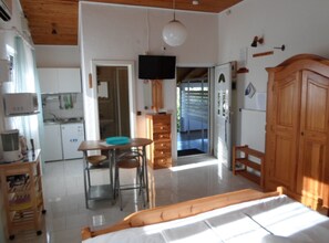 Lejlighed (Studio Apartment (Kata 2)) | Privat tekøkken | Køleskab