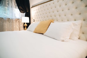 Doppia Matrimoniale | Minibar, in-room safe, desk, laptop workspace - Escape Suite Guest House (Rome)