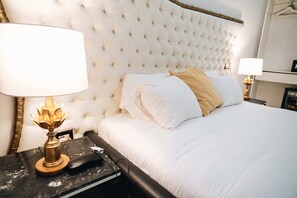 Doppia Matrimoniale | Minibar, una cassaforte in camera, una scrivania, postazione laptop