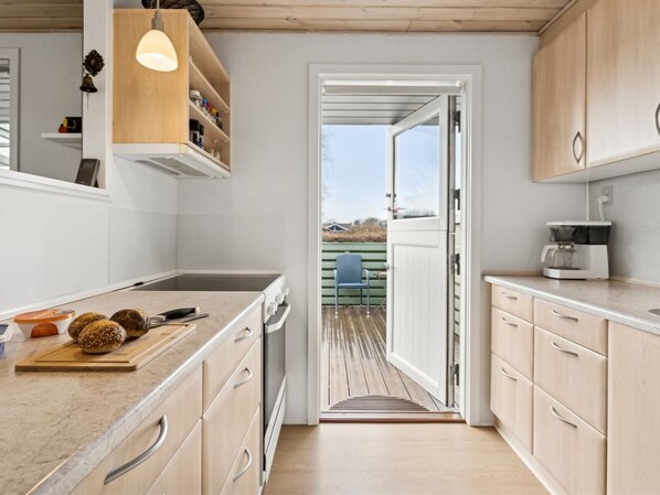 Fridge, microwave, dishwasher, cookware/dishes/utensils