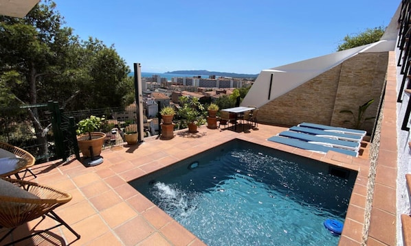 Indoor pool, outdoor pool