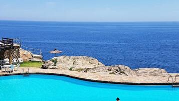 Hồ bơi ngoài trời