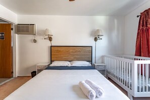 3 habitaciones, escritorio, tabla de planchar con plancha y wifi 