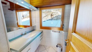 Hårføner og håndklær