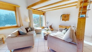 TV, fireplace, stereo - Holiday home on the popular Via Tinus above St. (St. Moritz)
