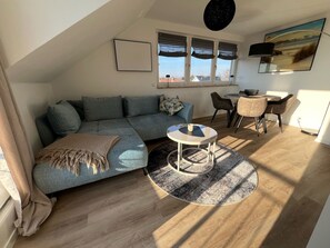 TV, tavolo da ping pong