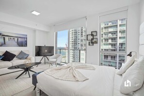 Coffres-forts dans les chambres, fer et planche à repasser