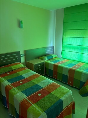 2 bedrooms, iron/ironing board, bed sheets