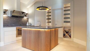 Kühlschrank, Ofen, Herdplatte, Geschirrspüler