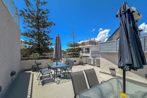 Outdoor dining - Luxury Haven in the most ideal area of Athens (Athina)