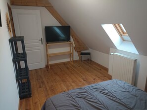 1 bedroom, travel cot, free WiFi, bed sheets - Chambre et Table d'Hôtes (Campan)
