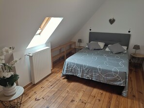 1 chambre, lit parapluie, Wi-Fi gratuit, draps fournis