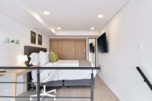 1 bedroom, desk, WiFi, bed sheets