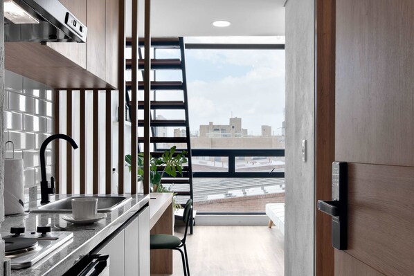 Fridge, microwave, stovetop, coffee/tea maker