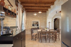 Family Villa, Mountain View | Private kitchen | Full-sized fridge, microwave, oven, stovetop