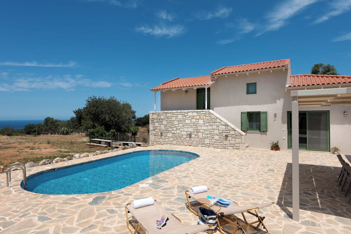 Luxury Villa, Mountain View | Private pool