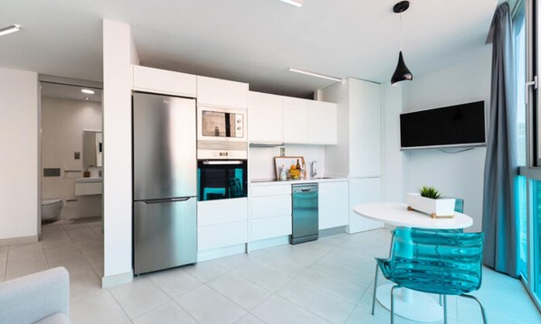 Fridge, microwave, oven, coffee/tea maker