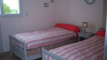 1 chambre, fer et planche à repasser, Wi-Fi, draps fournis
