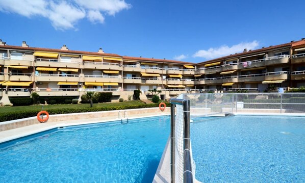 Outdoor pool - Apartments in L'estartit (Torroella de Montgrí)
