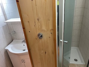 Shower, towels