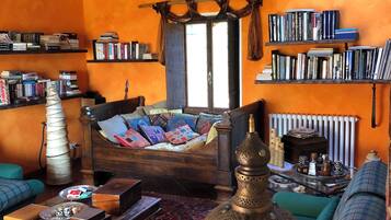 Pejs, bøger, stereoanlæg