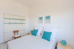 Bügeleisen/Bügelbrett, Reisekinderbett, kostenloses WLAN, Bettwäsche