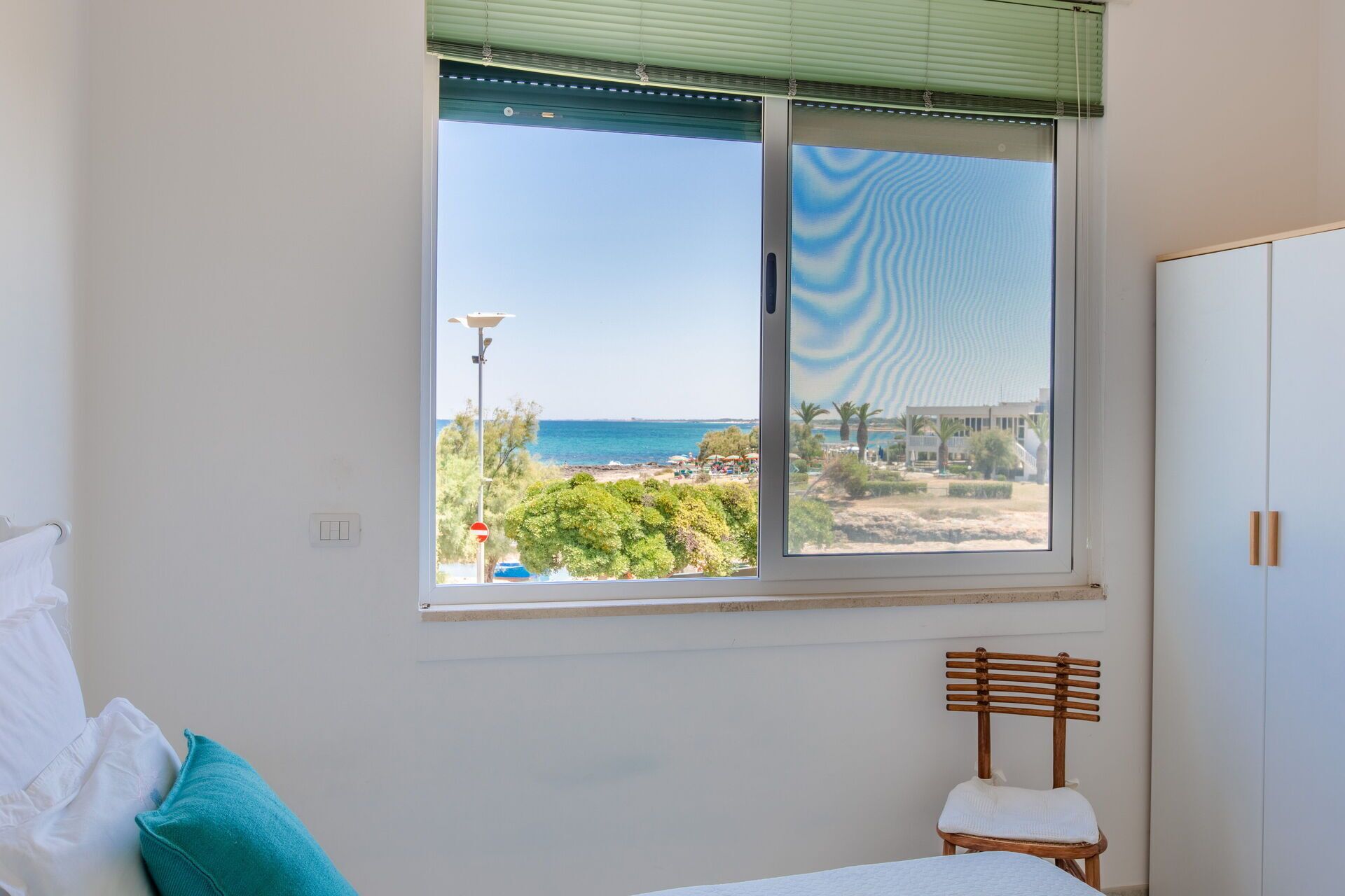 Fer et planche à repasser, lit de bébé portatif, accès au Wi-Fi (inclus)