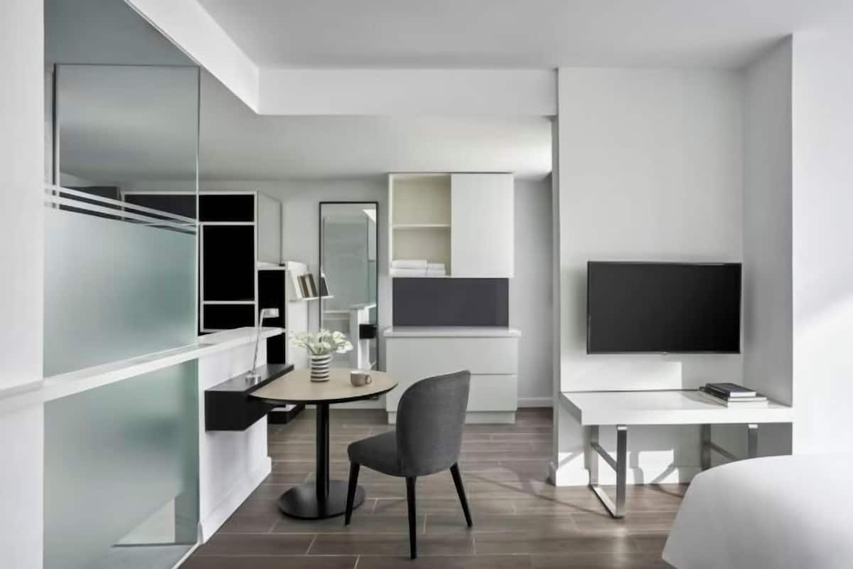 1 bedroom, in-room safe, free WiFi