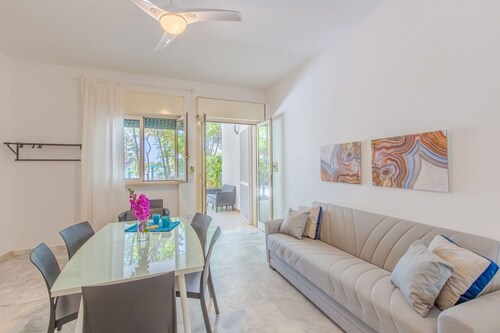 Beautiful apartment for 5 guests with A/C, WIFI, TV and veranda, close to Ostuni