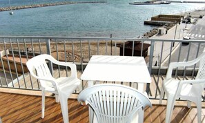 Outdoor dining - Apartments in L'estartit (Torroella de Montgrí)