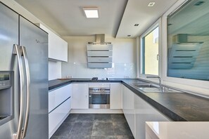 Dishwasher, coffee/tea maker, cookware/dishes/utensils