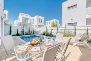 屋外ダイニングエリア