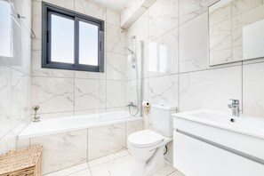 ヘアドライヤー、タオル