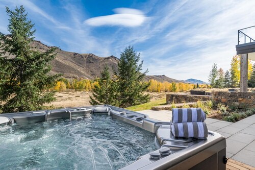 Winter Getaways! Ketchum Home with Hot Tub, Indoor/Outdoor Fireplaces, Pool Tabl