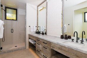 Shower, hair dryer, towels - Ketchum Home with Hot Tub, Fireplaces, Pool Table, Mountain Views! (Ketchum)