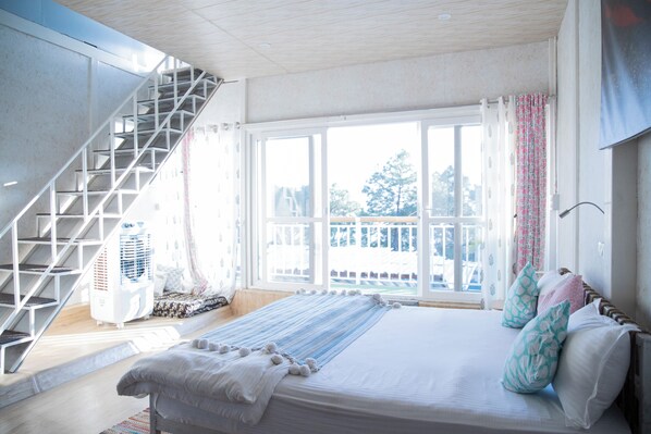 Family Room | Rollaway beds, free WiFi, bed sheets - Acanti Dharamshala (Dharamshala)