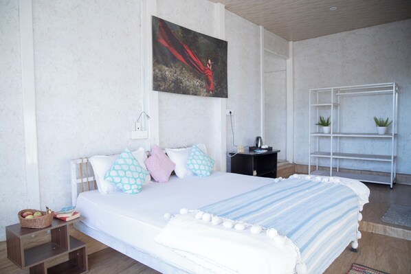 Family Room | Rollaway beds, free WiFi, bed sheets - Acanti Dharamshala (Dharamshala)